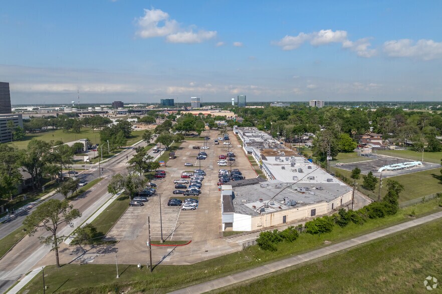 More Photos Of 351-403 Greens Rd, Houston Unknown For Lease