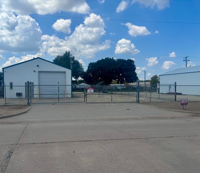 Primary Photo Of 1403 S Osage St, Wichita Warehouse For Lease