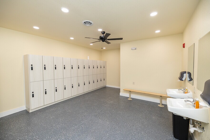 More Photos Of 115 N Main St, Lindsborg General Retail For Sale