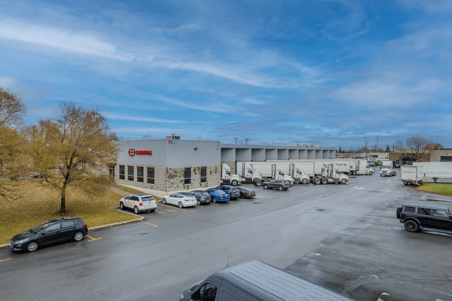 More Photos Of 13150 Boul Métropolitain E, Montréal Distribution For Sale