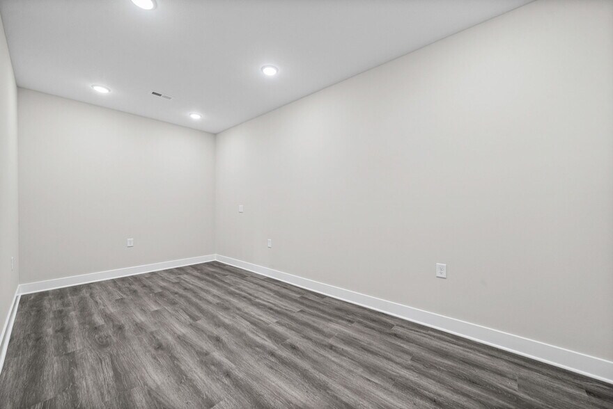 More Photos Of 2510 Pea Ridge Rd, Clarksville Office For Lease