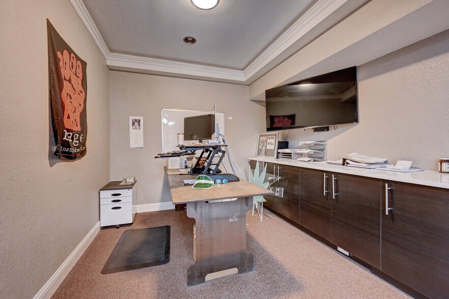 More Photos Of 7030 E 46th Avenue Dr, Denver Warehouse For Sale