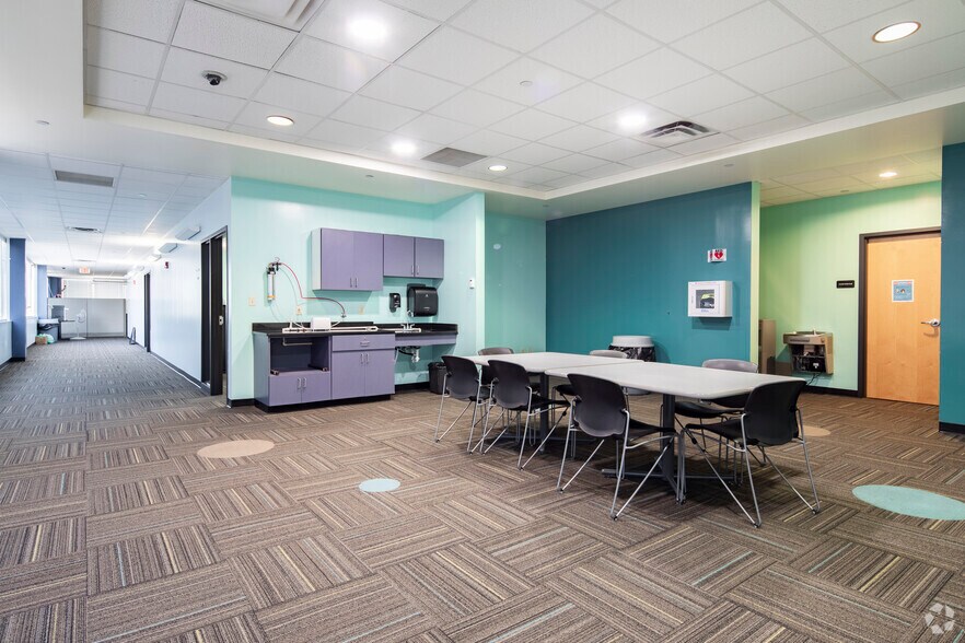 More Photos Of 400 Diamond Dr NW, Huntsville Flex For Lease