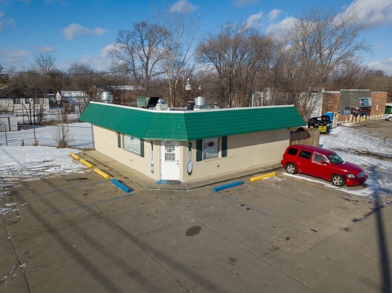 More Photos Of 285 S Outer Dr, Saginaw Restaurant For Sale