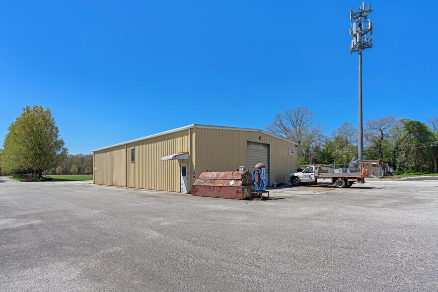 More Photos Of 1445 Catawba Ave, Newfield Service For Sale