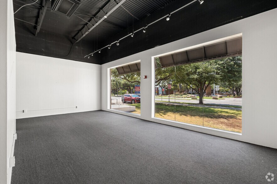 More Photos Of 1710 Hi Line Dr, Dallas Showroom For Lease