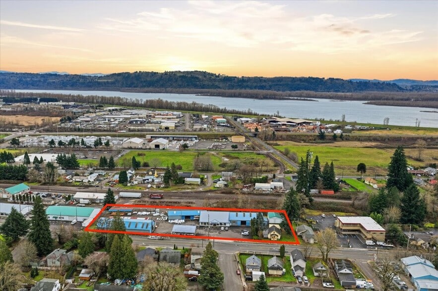 Primary Photo Of 2820 E St, Washougal Flex For Sale