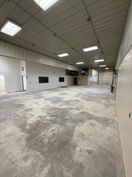 More Photos Of 7737 E 42nd Pl, Tulsa Warehouse For Lease