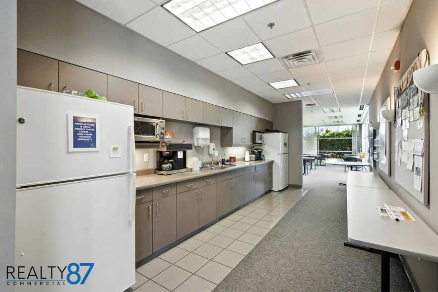 More Photos Of 4050 River Center Ct NE, Cedar Rapids Office For Lease