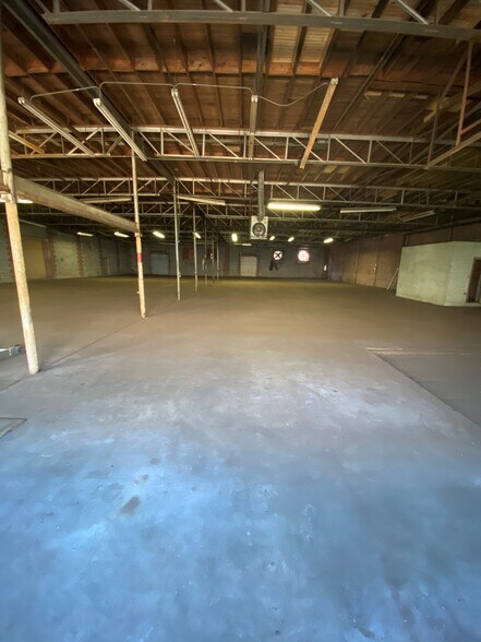 More Photos Of 835 S Congress St, Jackson Warehouse For Lease