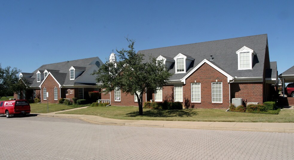 More Photos Of 951 York Dr, DeSoto Medical For Lease