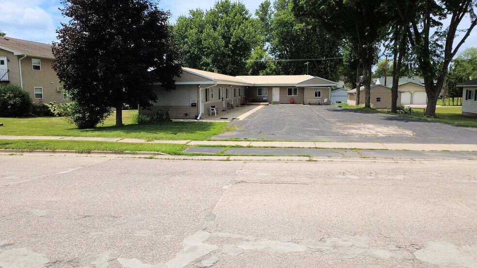 More Photos Of 511 Vine St, Wisconsin Dells Apartments For Sale