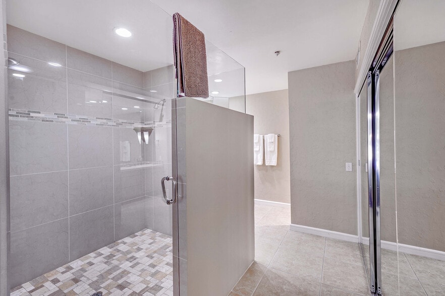 More Photos Of 67590 Jones Rd, Cathedral City Hotel For Sale