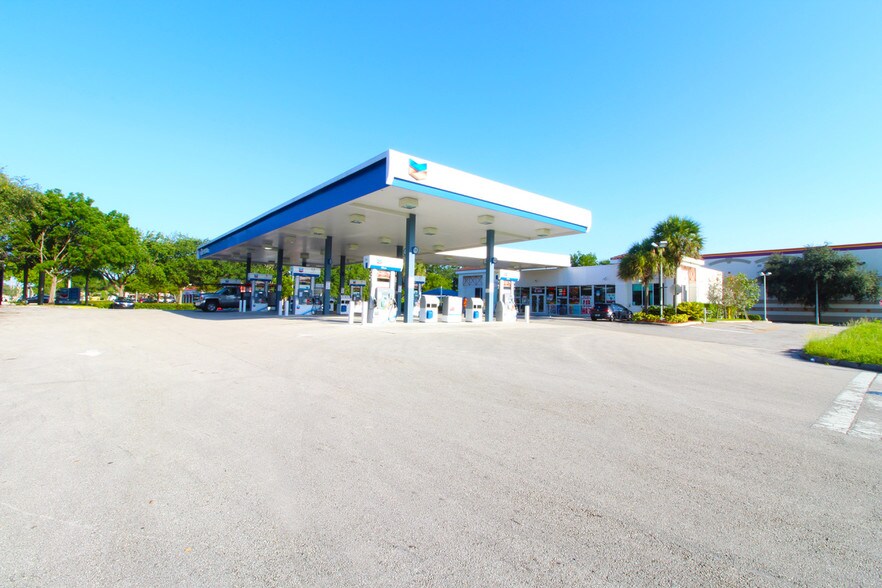 Primary Photo Of 8881 Pembroke Rd, Pembroke Pines Service Station For Sale