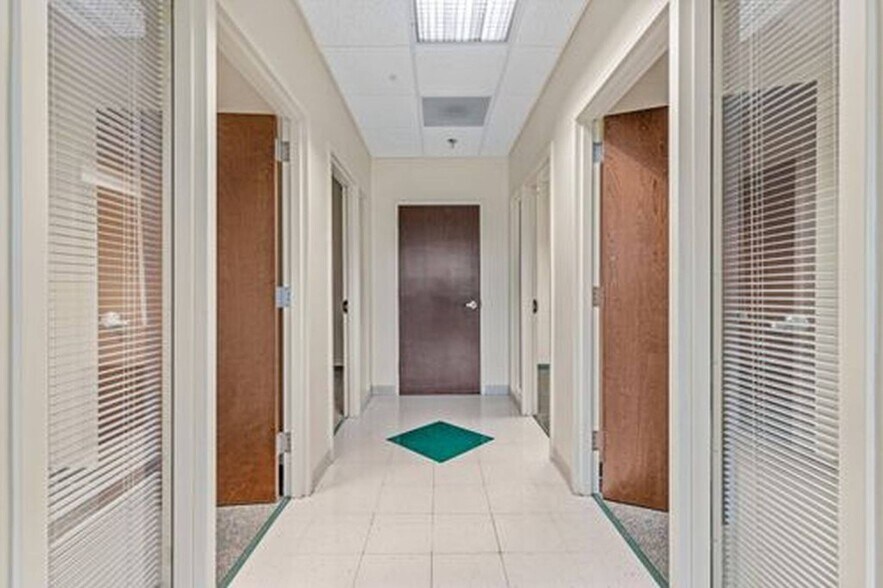 More Photos Of 1845 Midpark Rd, Knoxville Office For Lease