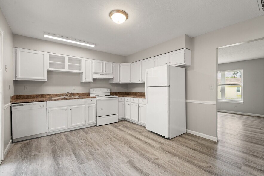 More Photos Of 815-817 Lancelot ct, Jeffersonville Multifamily For Sale