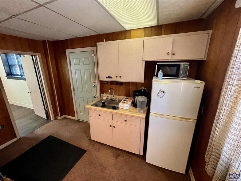 More Photos Of 1101 SW 10th Ave, Topeka Office For Sale