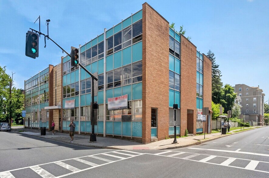 More Photos Of 700 Park Ave, Plainfield Office For Sale