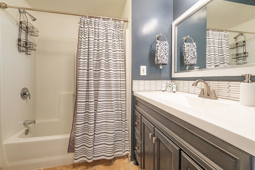 More Photos Of 33 Carolina Ln, Asheville Office For Sale