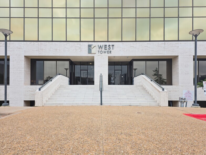 More Photos Of 1341 W Mockingbird Ln, Dallas Coworking Space