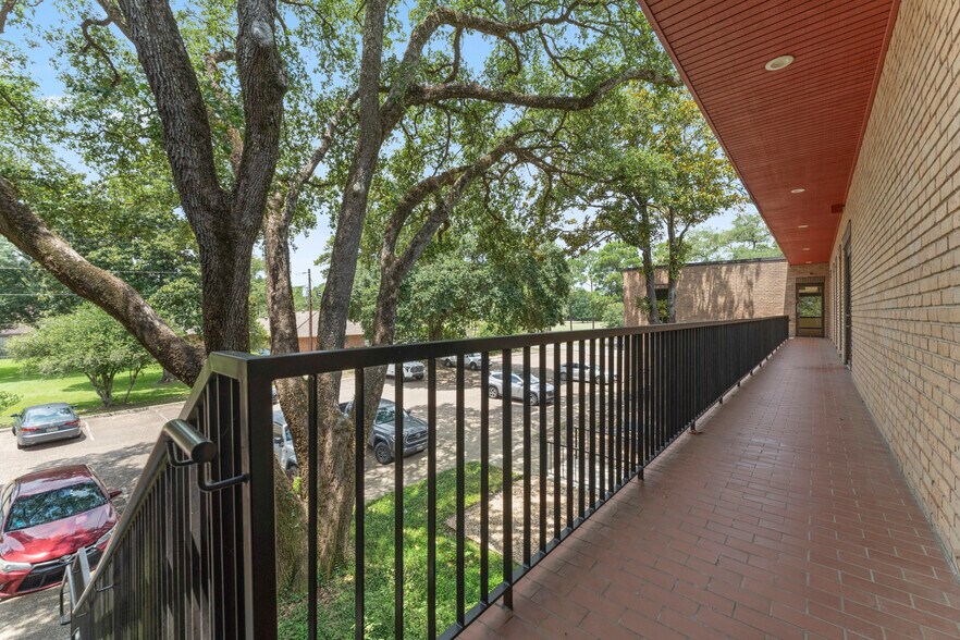 More Photos Of 7732 Goodwood Blvd, Baton Rouge Office Residential For Sale