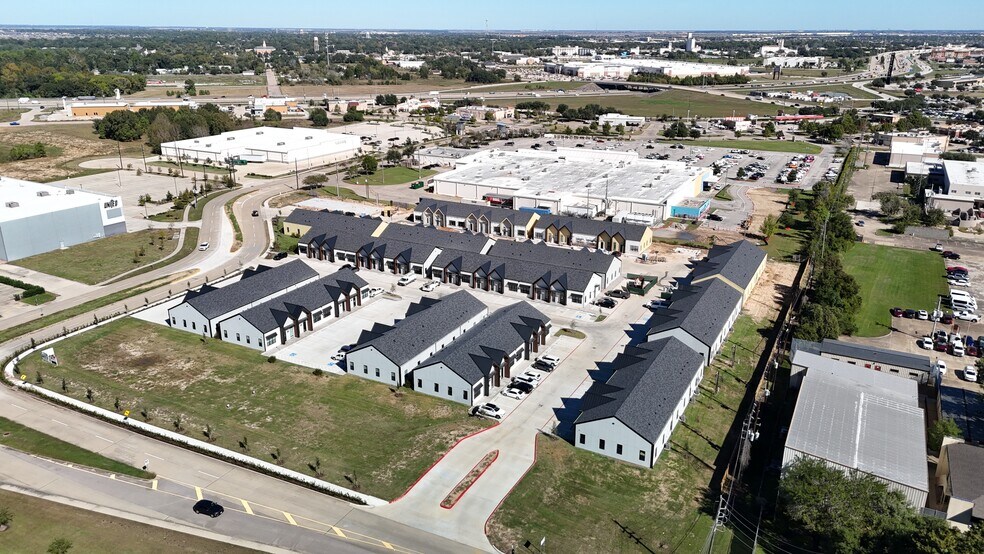 More Photos Of 1325 Main St, Katy Office For Sale