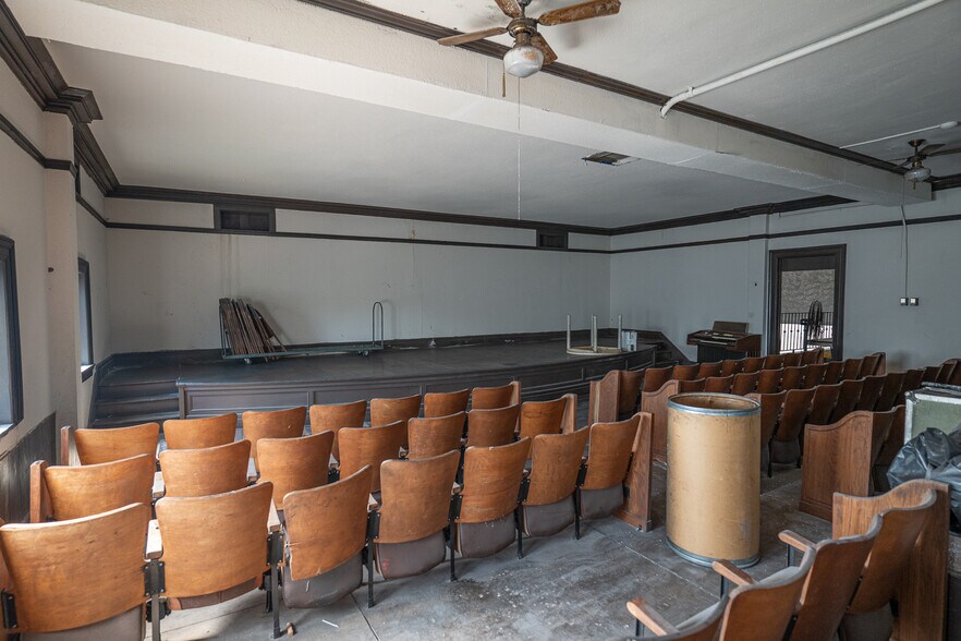 More Photos Of 401 E Broadway St, Muskogee Lodge Meeting Hall For Sale