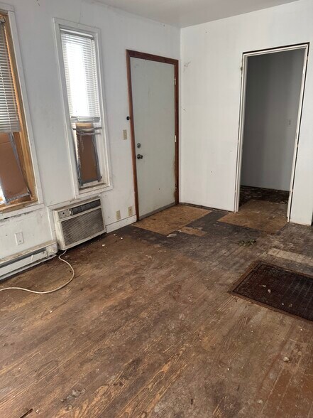 More Photos Of 1175 E Napier Ave, Benton Harbor Flex For Sale