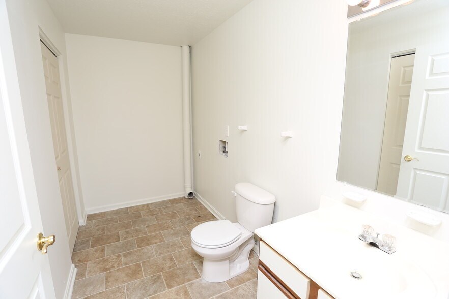 More Photos Of 3130 Saint Anthony Gardens Dr, Louisville Apartments For Sale