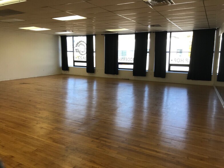 More Photos Of 61 Main St, Norwalk Storefront Retail Office For Lease