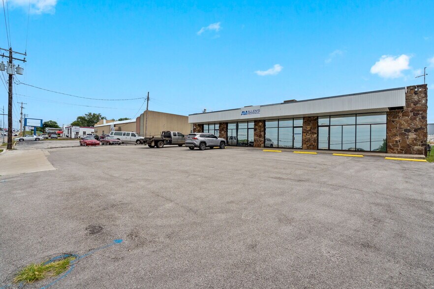 More Photos Of 2752 E Kearney St, Springfield Freestanding For Sale