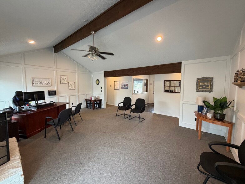 More Photos Of 1217 W Main St, Jenks Office For Lease