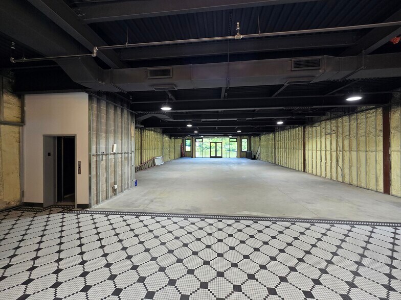 More Photos Of 20 Tower Pl, Roslyn Movie Theatre For Lease