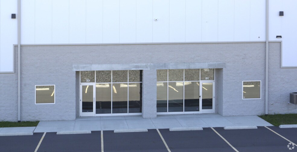 More Photos Of 31-45 Elmwood Ave, Mountain Top Warehouse For Lease