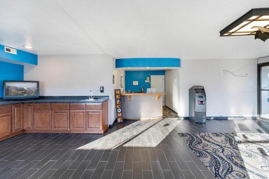 More Photos Of 590 W Main St, Vernal Hotel For Sale