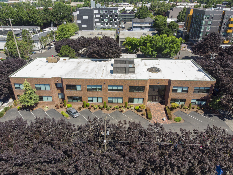 Primary Photo Of 975 SE Sandy Blvd, Portland Office For Lease