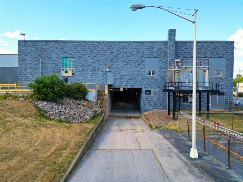 More Photos Of 835 Washington St, Saint Marys Manufacturing For Lease