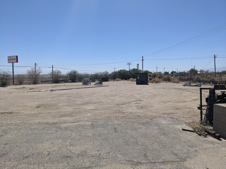 More Photos Of 1537 Kern St, Taft Warehouse For Lease