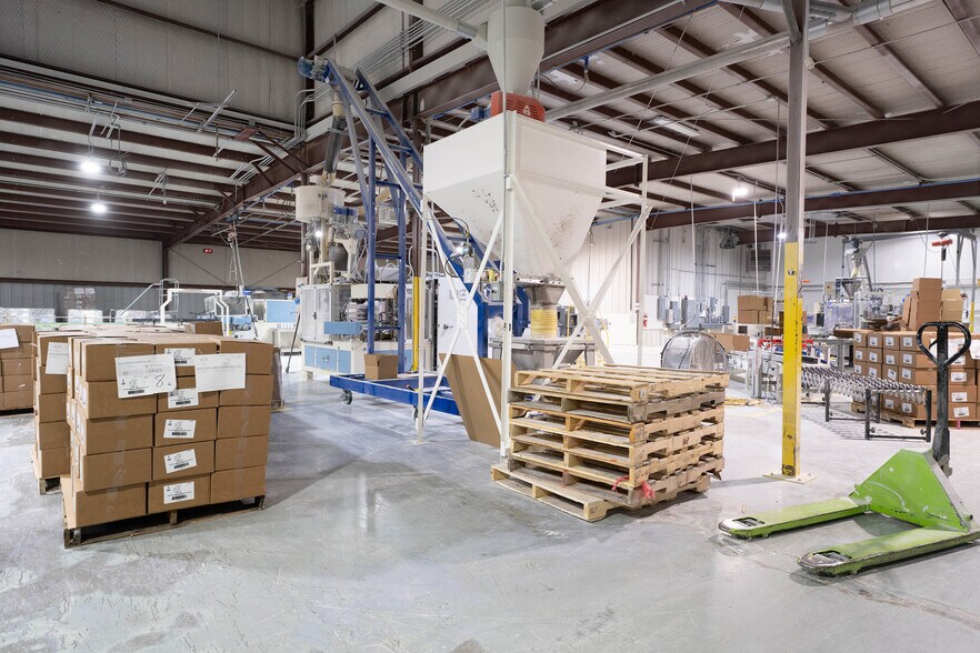 More Photos Of 225 Lawton Ave, Hereford Manufacturing For Sale