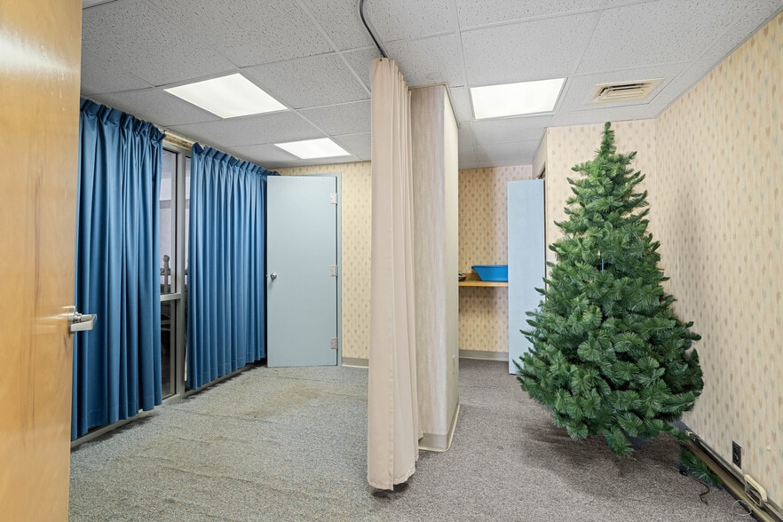 More Photos Of 94 Hospital St, Ridgway Specialty For Sale