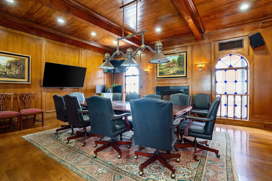 More Photos Of 8752 Holloway Dr, West Hollywood Loft Creative Space For Sale