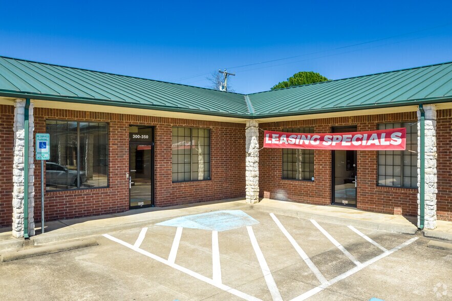 More Photos Of 2002 S Stemmons Fwy, Lake Dallas Office For Lease