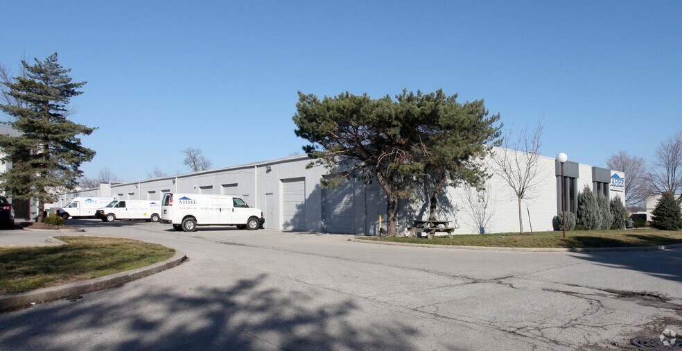 More Photos Of 4305-4337 W 96th St, Indianapolis Light Manufacturing For Lease