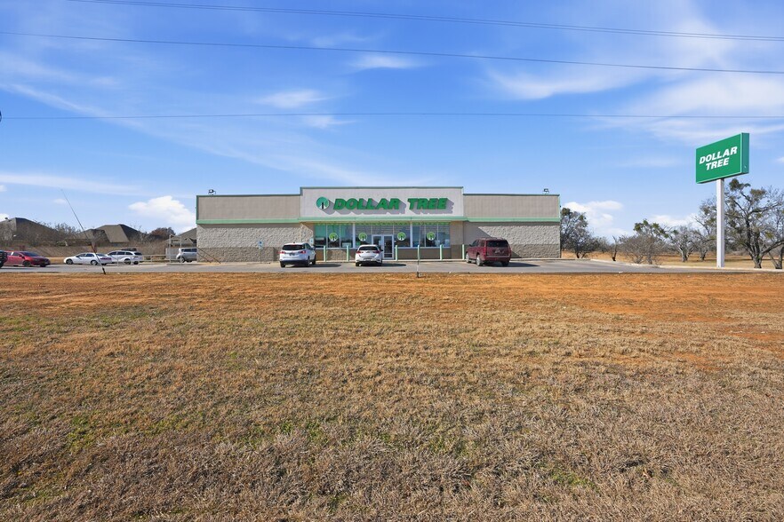 More Photos Of 224 S FM 1346, La Vernia Freestanding For Sale