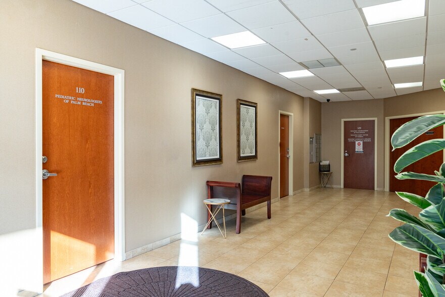 More Photos Of 12959 Palms West Dr, Loxahatchee Medical For Sale