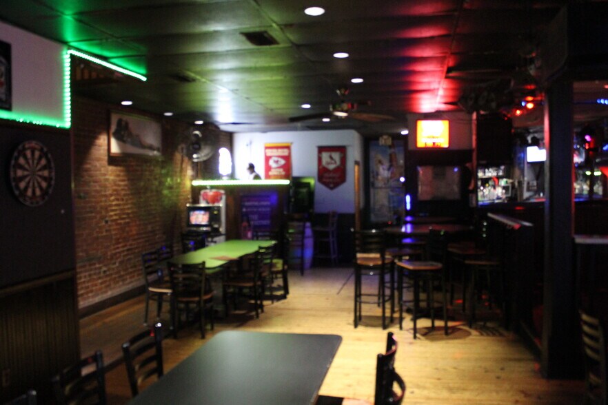 More Photos Of 210 Commercial Way, Jefferson City Flex For Sale