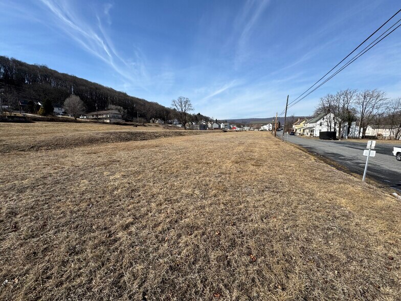 More Photos Of 311 Walnut St, Slatington Land For Lease