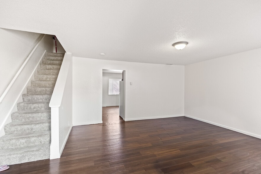 More Photos Of 1801 W John St, Champaign Apartments For Sale