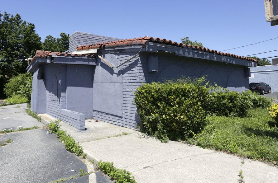 More Photos Of 336 Larkfield Rd, East Northport Freestanding For Sale