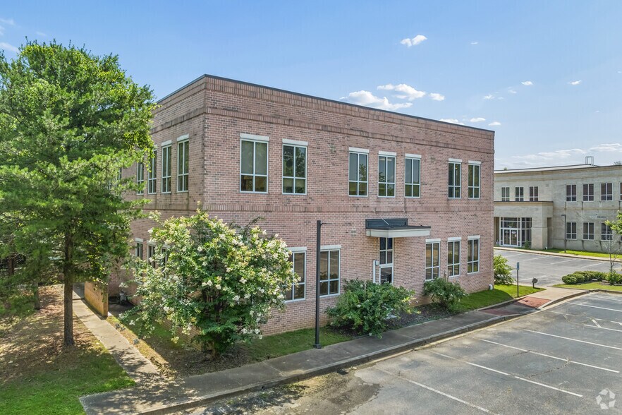 More Photos Of 7800 Wolf Trail Cv, Germantown Medical For Sale